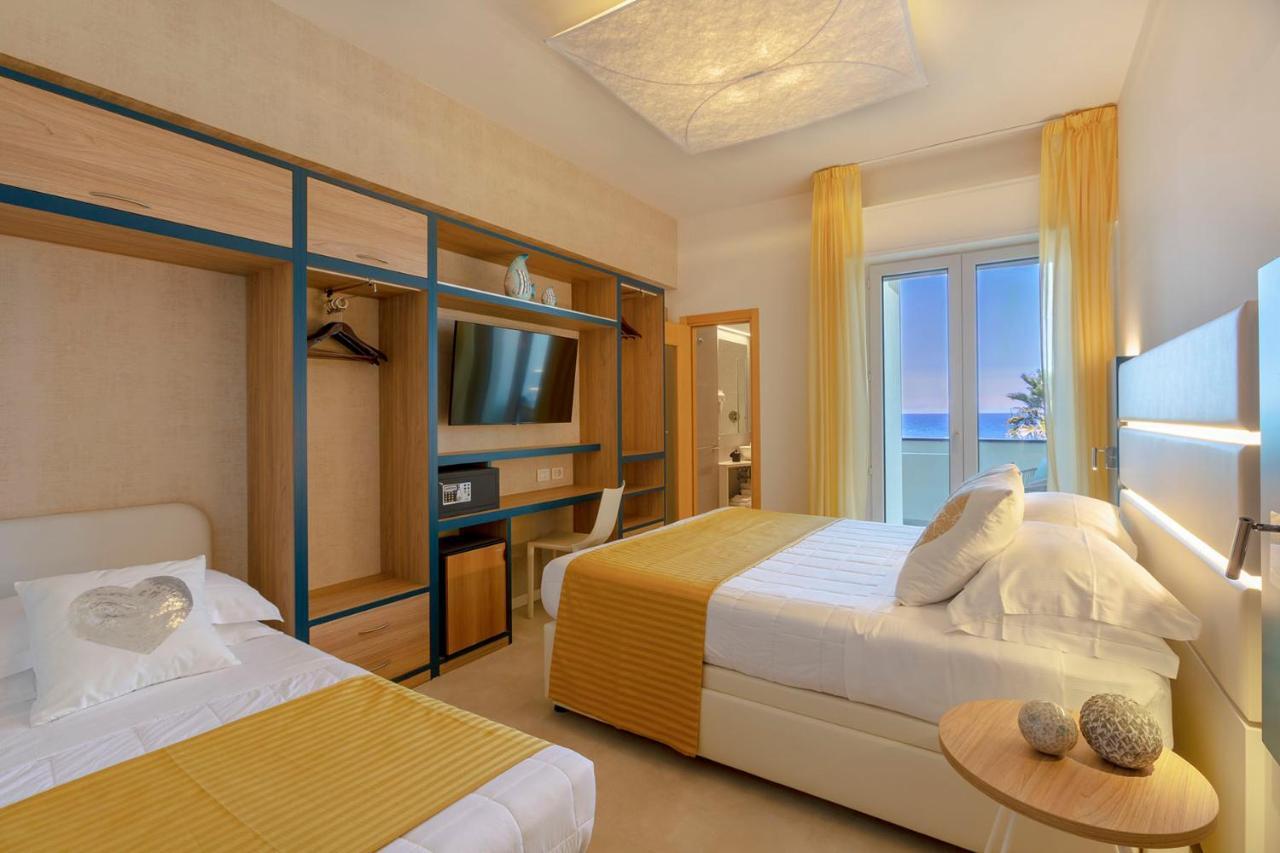 Hotel Commodore Riccione Dış mekan fotoğraf