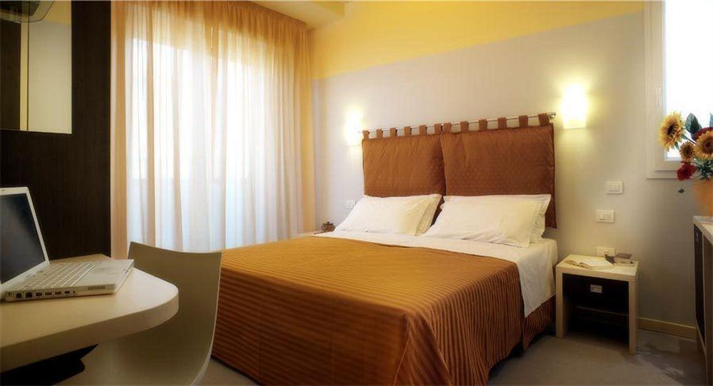 Hotel Commodore Riccione Dış mekan fotoğraf