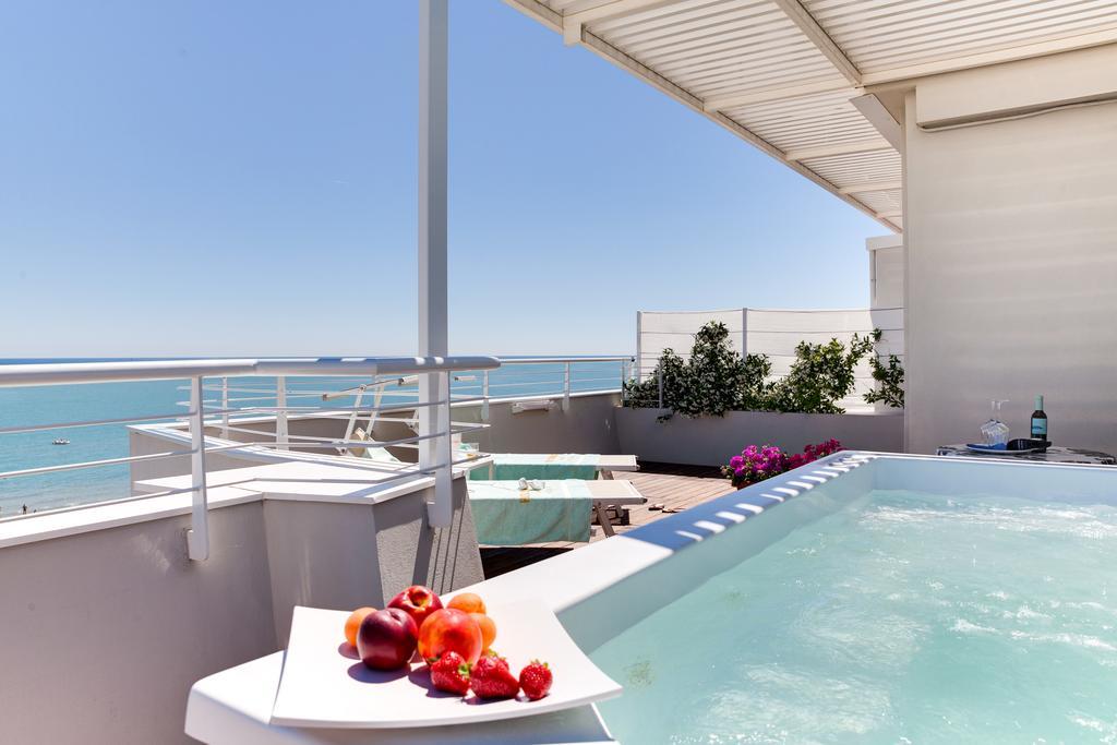 Hotel Commodore Riccione Dış mekan fotoğraf