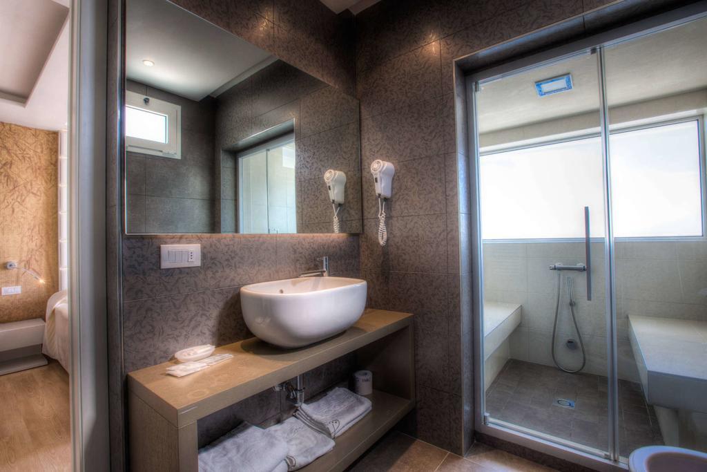 Hotel Commodore Riccione Dış mekan fotoğraf
