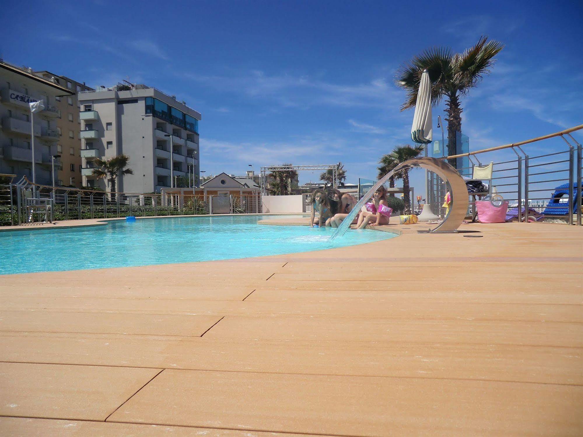 Hotel Commodore Riccione Dış mekan fotoğraf